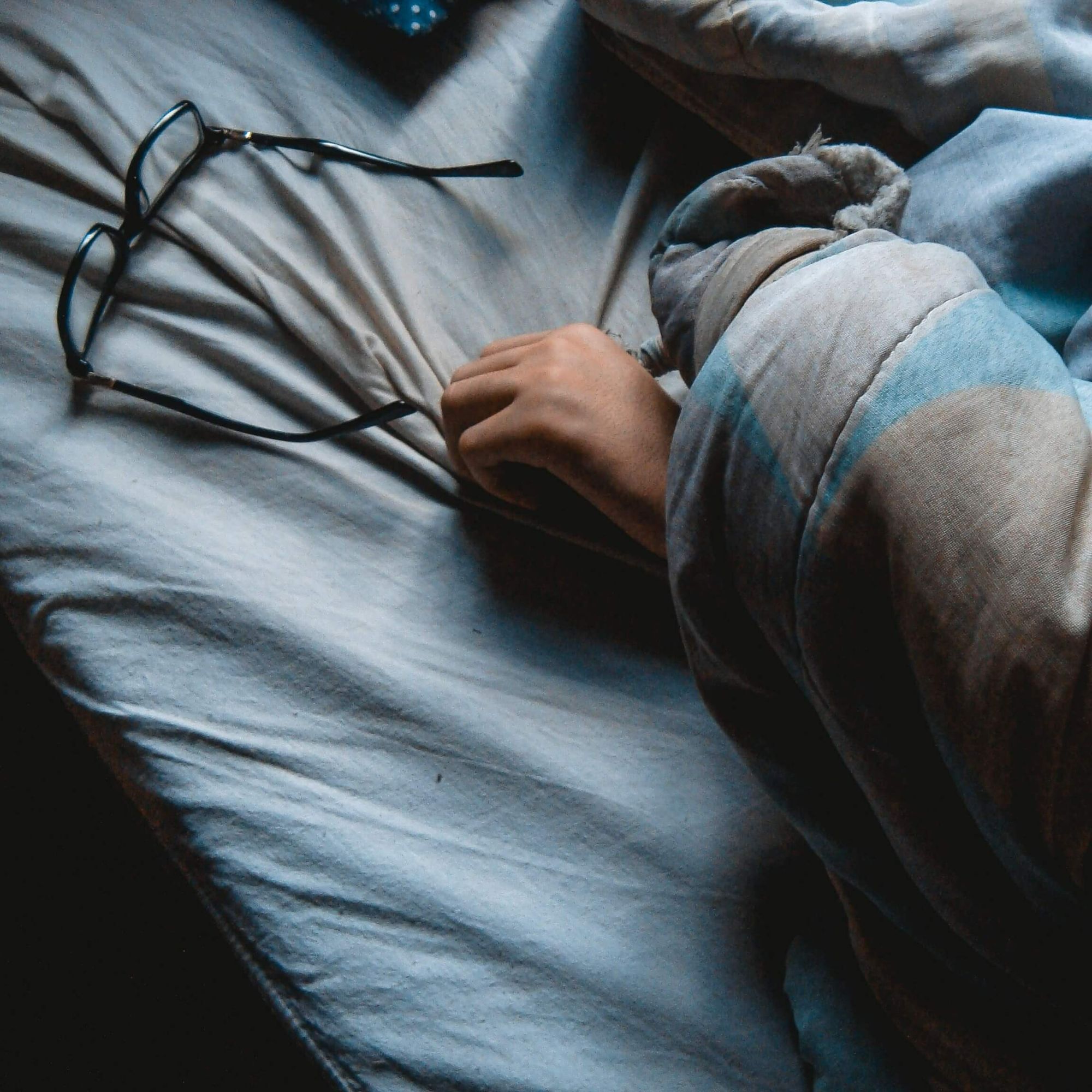 Dyssomnies : les troubles du sommeil répertoriés, leurs causes et traitements